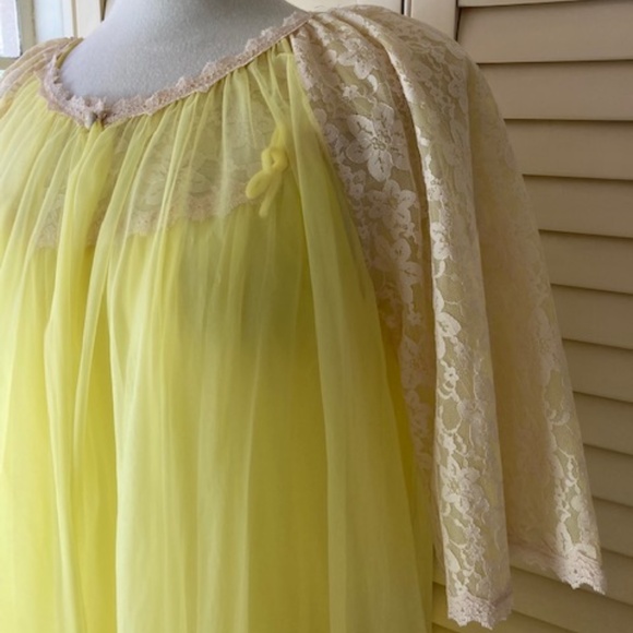 Vintage Canary Yellow Waltz Length Peignoir Set - Picture 3 of 15